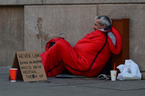 homeless-man-833017_1920
